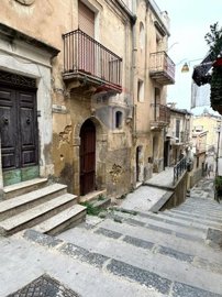 1 - Caltagirone, House