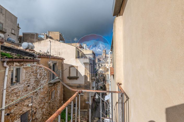 Image No.30-3 Bed House for sale