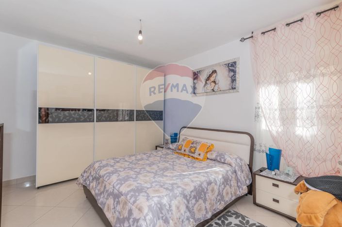 Image No.13-2 Bed House for sale