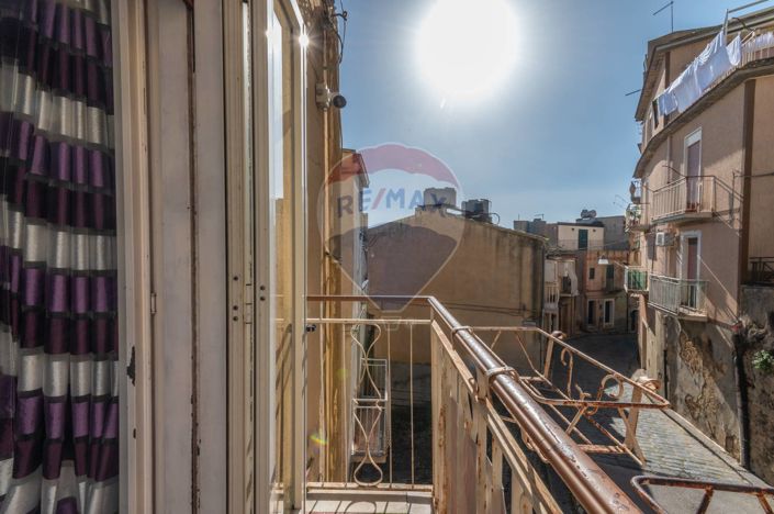 Image No.21-2 Bed House for sale