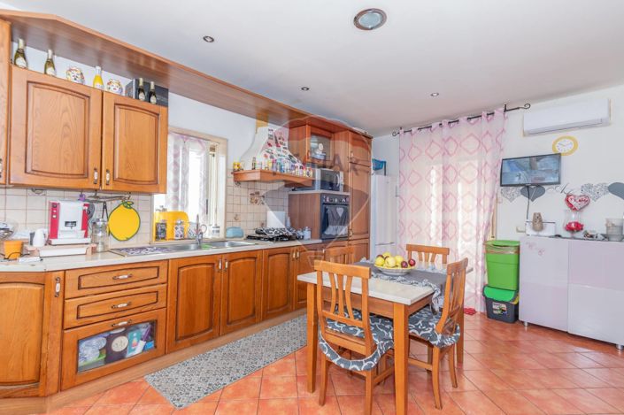 Image No.7-2 Bed House for sale