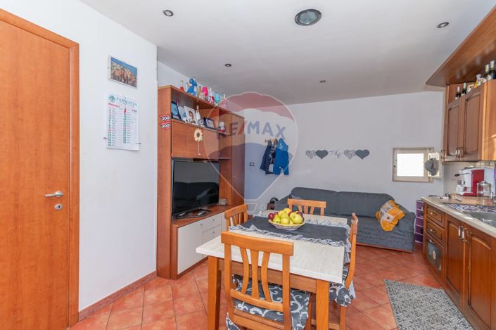 Image No.8-2 Bed House for sale