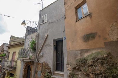1 - Caltagirone, House