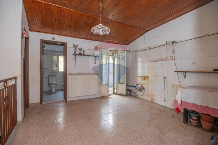 Image No.13-2 Bed House for sale