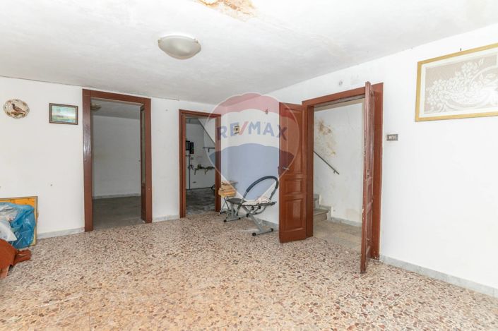 Image No.5-2 Bed House for sale