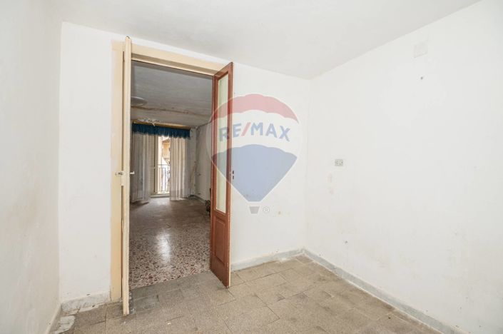 Image No.6-2 Bed House for sale