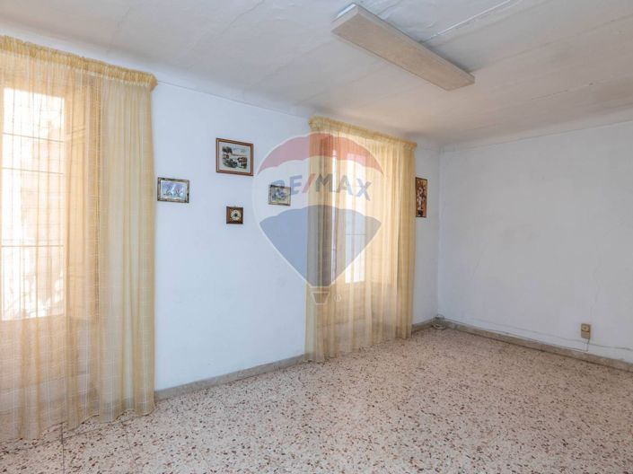 Image No.12-2 Bed House for sale