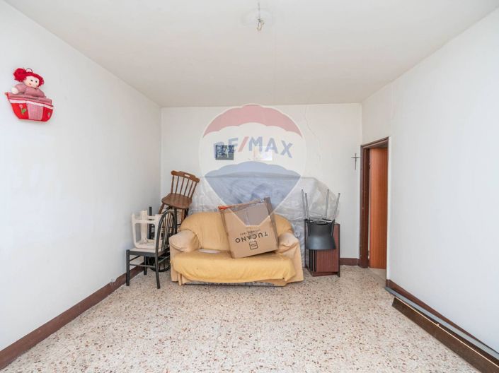 Image No.13-2 Bed House for sale