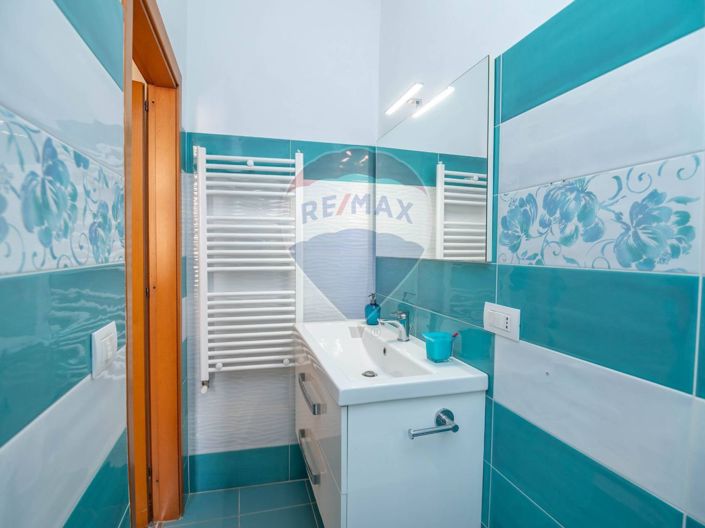 Image No.18-2 Bed House for sale