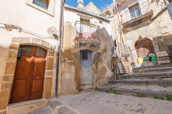 Image No.20-3 Bed House for sale