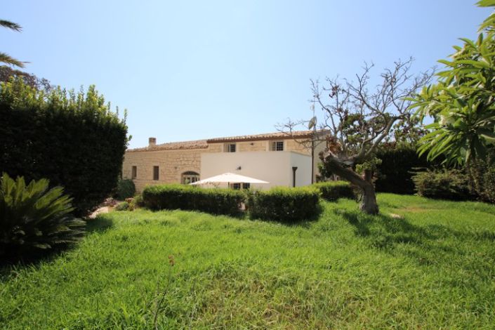 Image No.1-4 Bed Villa for sale