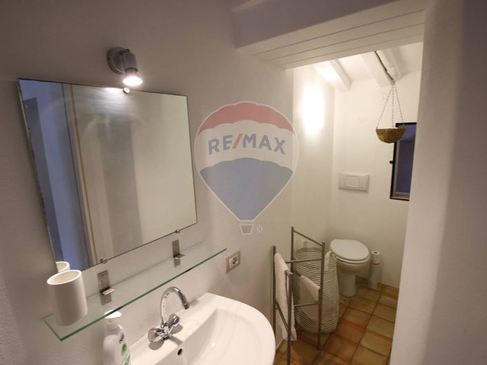 Image No.20-5 Bed House for sale