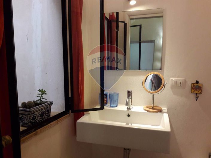 Image No.28-5 Bed House for sale