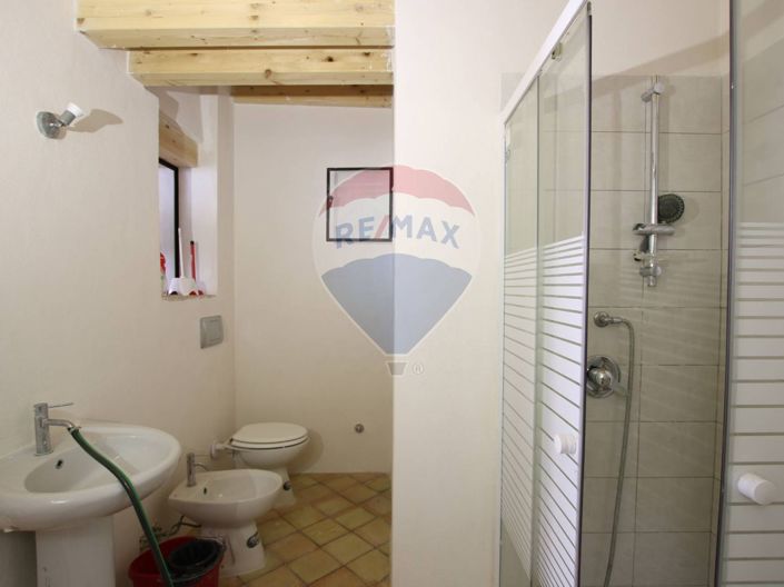 Image No.30-5 Bed House for sale