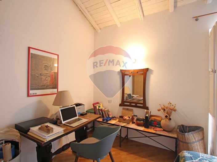 Image No.33-5 Bed House for sale