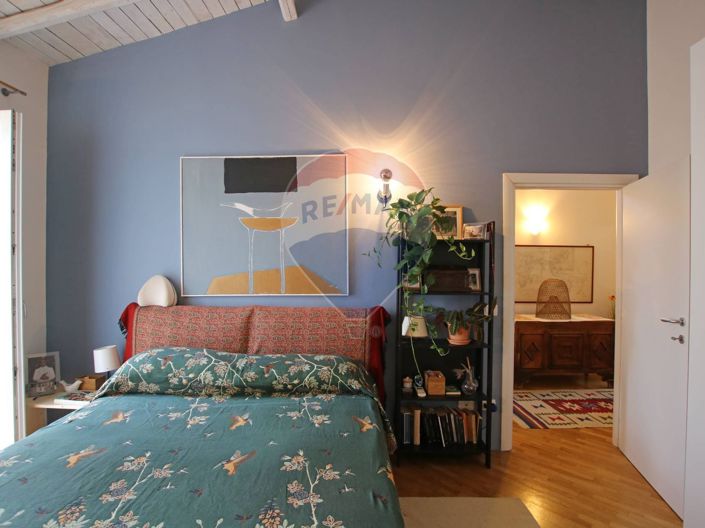 Image No.38-5 Bed House for sale