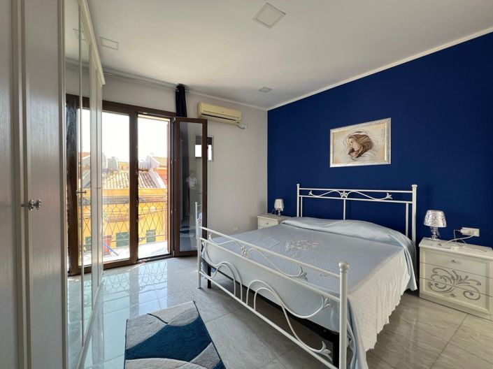 Image No.10-2 Bed House for sale