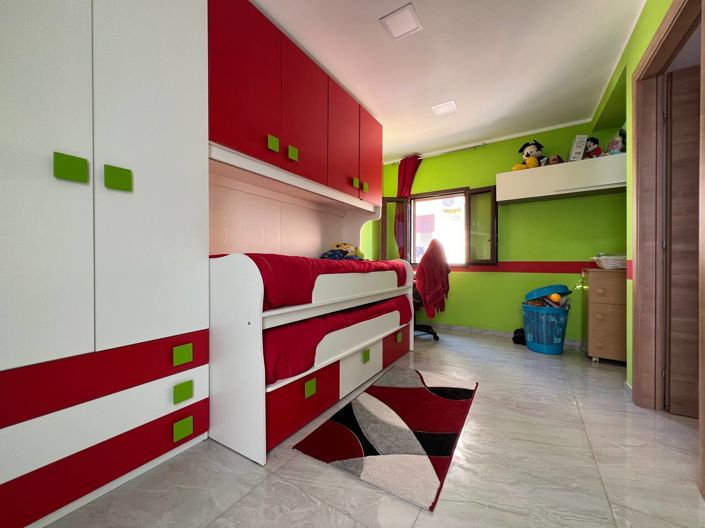 Image No.11-2 Bed House for sale