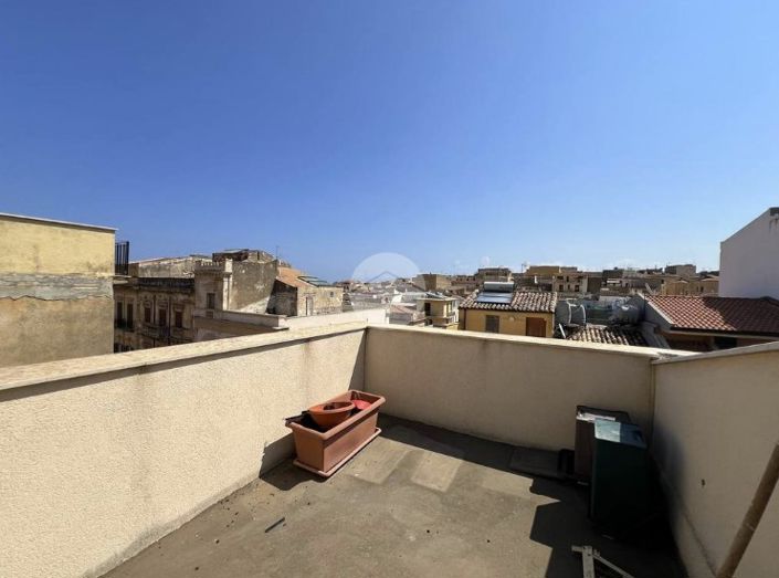 Image No.14-2 Bed House for sale