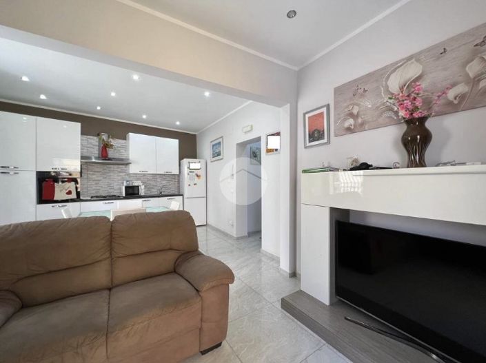 Image No.3-2 Bed House for sale