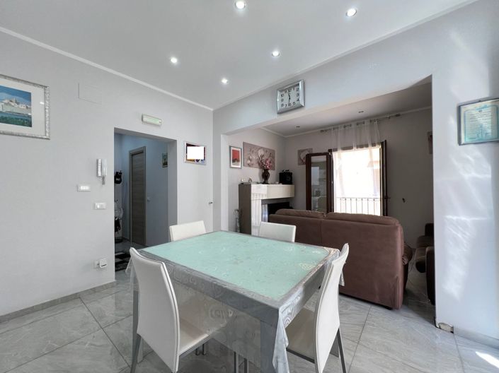 Image No.5-2 Bed House for sale