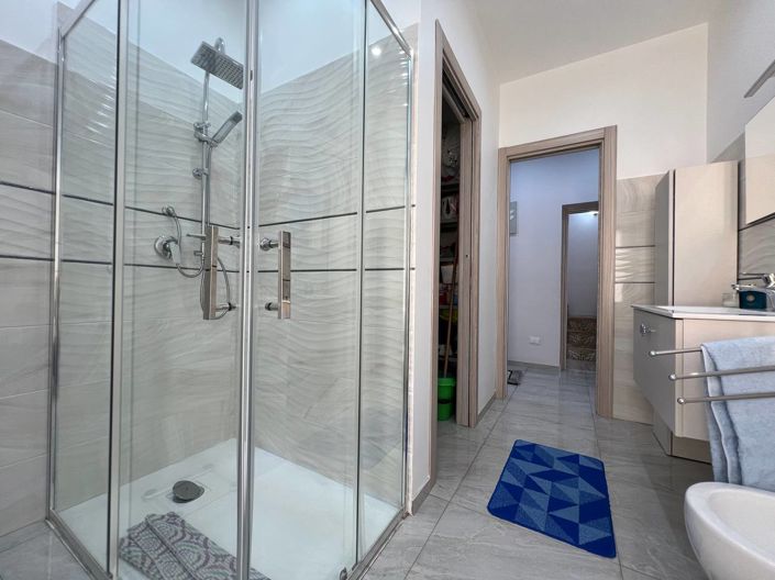 Image No.9-2 Bed House for sale