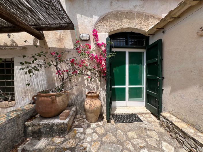 Image No.1-2 Bed House for sale