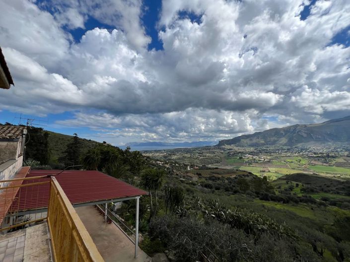 Image No.12-2 Bed House for sale