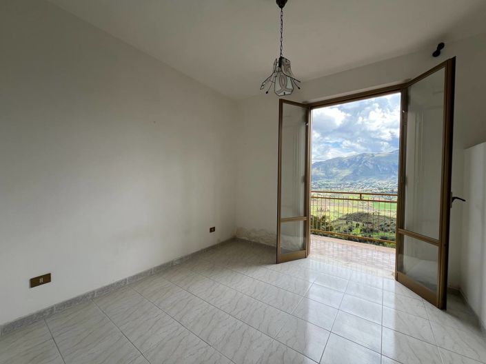 Image No.4-2 Bed House for sale