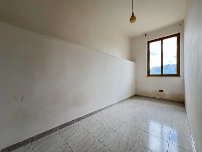 Image No.6-2 Bed House for sale