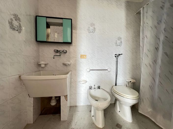 Image No.9-2 Bed House for sale