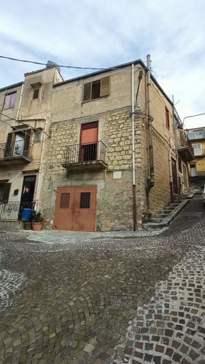 Image No.1-2 Bed House for sale