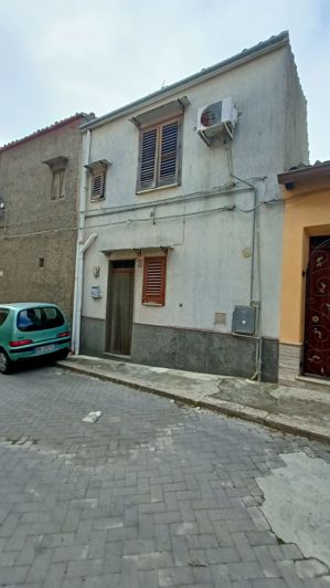 Image No.2-Maison de 2 chambres à vendre à Bisacquino