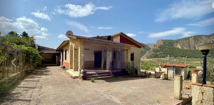 Image No.1-4 Bed Villa for sale