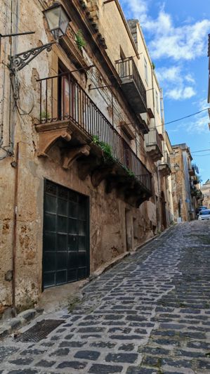 Image No.23-2 Bed House for sale