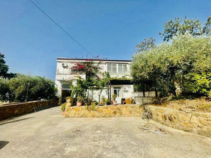 Image No.2-Villa de 4 chambres à vendre à Santa Elisabetta