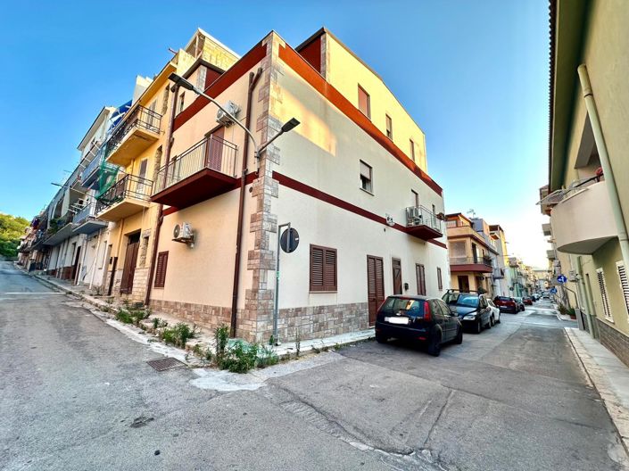 Image No.13-3 Bed Apartment for sale