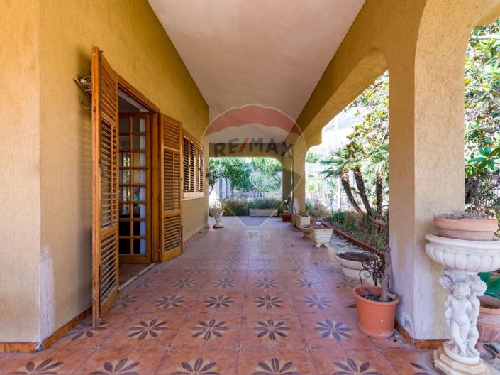 Image No.1-3 Bed Villa for sale