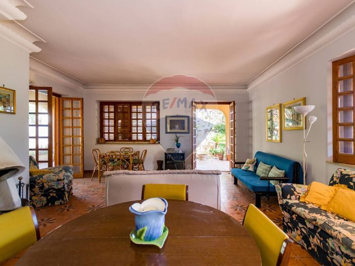 Image No.21-Villa de 3 chambres à vendre à Palermo