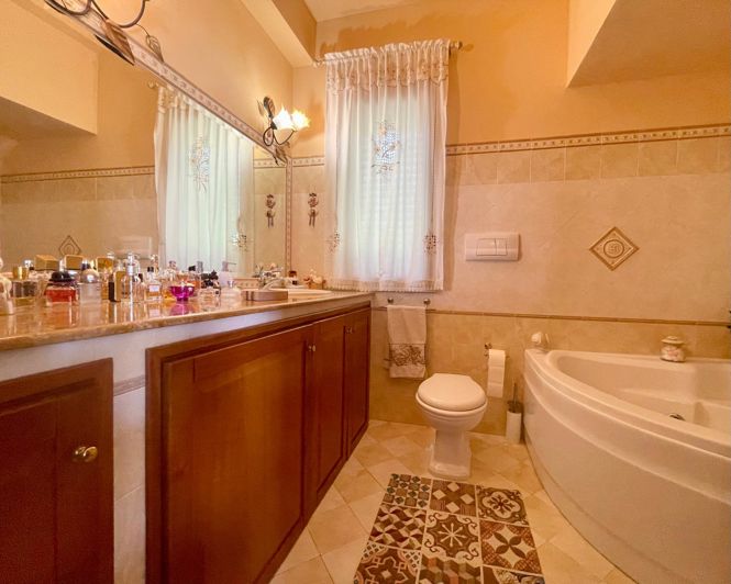 Image No.12-3 Bed Villa for sale