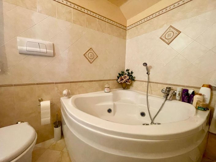 Image No.15-3 Bed Villa for sale