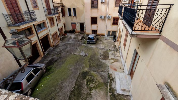 Image No.26-2 Bed House for sale