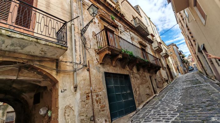 Image No.30-2 Bed House for sale