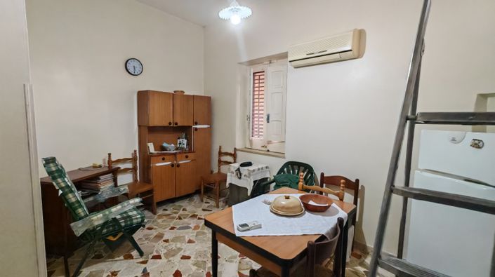 Image No.21-2 Bed House for sale