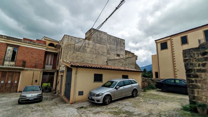 Image No.3-2 Bed House for sale