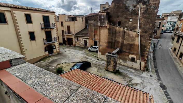 Image No.6-2 Bed House for sale