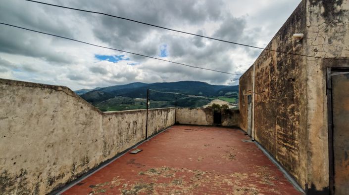 Image No.8-2 Bed House for sale