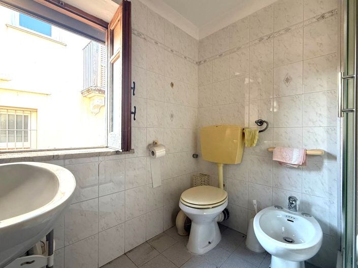 Image No.12-4 Bed House for sale