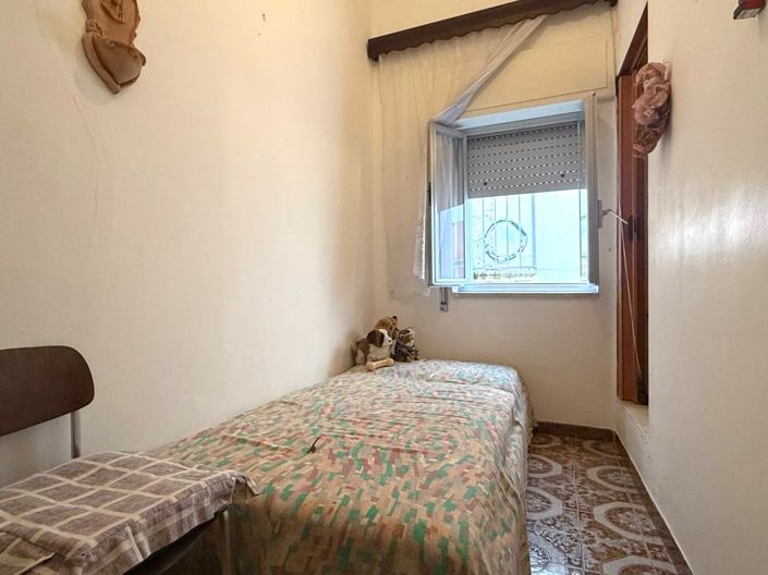 Image No.15-4 Bed House for sale