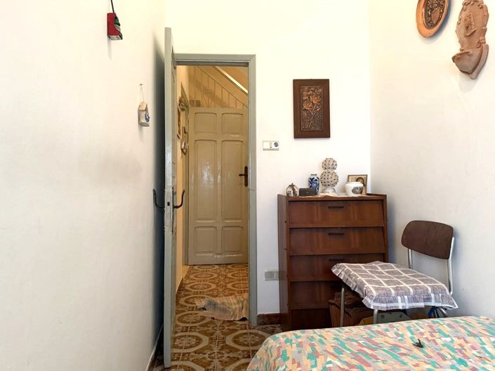 Image No.16-4 Bed House for sale